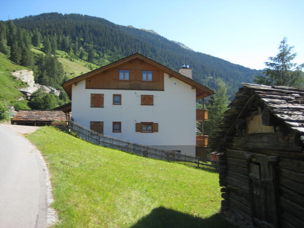 Dachwohnung Unterem Hoereli Vals Bagian luar foto